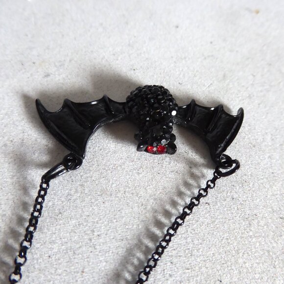 NEW 18” GOTHIC BEJEWELED VAMPIRE BAT WITH RED EYES CHOKER NECKLACE - Picture 9 of 9